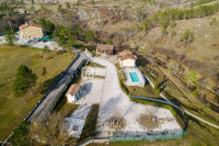Istra, Pazin, 580m2, imanje s 3 kuće i bazenom