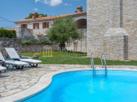 Istra/ Pazin vila Villa sa 14  soba, 360 m2,.okućnica 4000 m2