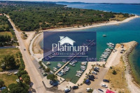 ISTRA PEROJ PORTIĆ 600m2 150m od mora i plaže