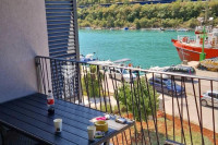 Istra, Plomin Luka, namješteni stan u novogradnji prvi red do mora