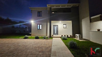 Istra, Pomer, dvojna kuća sa 170m2 stambenog prostora #prodaja