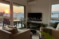 Istra, Poreč, dugoročni najam moderno opremljenog stana s dvije spavać