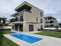 Istra, Poreč, dvoetažni 3s+db apartman s bazenom, 157.54m2