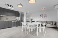 Istra, Poreč, dvojna kuća 180 m² s 4 spavaće sobe i 3 parkirna mjesta