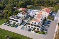 POREČ - NOVA KUĆA S BAZENOM NA TRAŽENOJ LOKACIJI