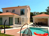 Istra, Poreč, luksuzna obiteljska vila, 180m2, nadomak plaža i sadržaj