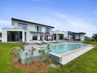 ISTRA - POREČ - LUKSUZNA VILLA OKRUŽENA MASLINAMA, MOREM I POGLEDOM NA