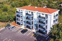 Istra, Poreč, Moderan stan u novogradnji na 3. katu s pogledom na more