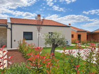 ISTRA, POREČ – namještena prizemnica, 3 spavaće sobe, ljetna kuhinja