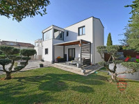 Istra, Poreč – pametna kuća s vrtom i jacuzzijem