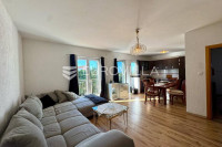 Istra, Poreč, prostrani stan u mirnom okruženju s vrtom i parkingom