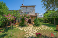 ISTRA, POREČ, ROŠINI, KAMENA KUĆA SA DVORIŠTEM I BAZENOM #PRODAJA