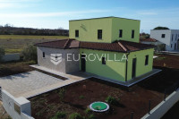 Istra, Poreč, samostojeća kuća s lijepom okućnicom