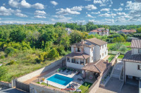 ISTRA – POREČ – VILLA SA BAZENOM NA MIRNOJ LOKACIJI.