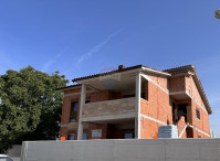Istra, Pula; kuća sa tri stana u predgrađu