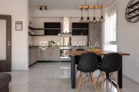 Istra, Pula, moderan i elegantan stan NKP 85 m2 sa terasom i parkingom