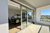 Istra, Pula, moderan stan u novogradnji s bazenom NKP 115 m2