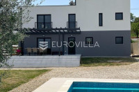 Istra, Pula, moderna samostojeća vila s pogledom u zelenilo, mirna oaz