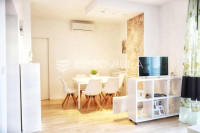 Istra, Pula, moderno renoviran stan s velikom terasom