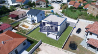 ISTRA PULA OKOLICA DVOJNA KUĆA 3 SOBE, DVORIŠTE TOP