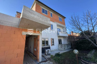 Istra, Pula, renoviran stan s tri spavaće sobe i parkingom, 90 m²