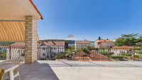 Istra, Pula- VIŠENAMJENSKA KUĆA 600 m2, POSLOVNI PROSTOR, 2 STANA, 700