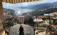 Istra, Rabac – ekskluzivna kuća s četiri stana i otvorenim pogledom na
