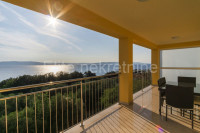 Istra, Ravni - Apartmanska kuća sa 6 APT, Pogled na more!