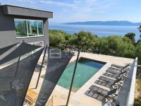 Istra, Ravni, vila s bazenom i pogledom na more