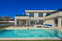 Istra, Rovinj - moderna vila s bazenom, 210m2, dugoročno!