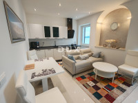 Istra, Rovinj, stan, poslovni prostor, 51 m2, prvi red do mora