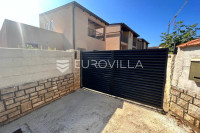 Istra, Rovinjsko selo, kuća u nizu od 90 m² u mirnom okruženju