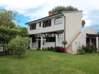 ISTRA, SOVINJAK, KUĆA S LIJEPOM OKUĆNICOM I PREKRASNIM POGLEDOM