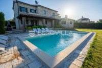 Istra, Sveti Lovreč, kamena vila 200 m2 s bazenom, velikim vrtom i pog