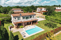 Istra, Sveti Lovreč, kamena vila 263 m² s bazenom, velikim vrtom i pog