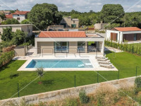 ISTRA, SVETI LOVREČ - Potpuno opremljena nova prizemnica s bazenom