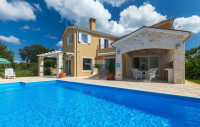 Istra, Sveti Lovreč - villa 200 m2, dvorište 537 m2, četiri spavaće so