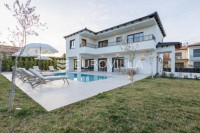 Istra, Svetvinčenat, elegantna samostojeća kuća sa bazenom okružena ze