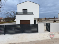 Istra, Svetvinčenat: Moderna vila s bazenom u Režancima