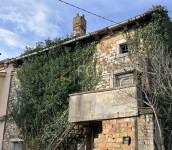 Istra, Svetvinčenat - okolica, ruševna kuća u nizu