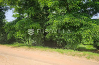 Istra, Tadini, građevinsko zemljište 1109m2 na rubu sela