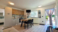 Istra,Umag-Apartman za dugoročni najam s dvorištem