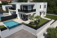 Istra, Umag, moderna dvojna kuća neto korisne površine od 169 m² s baz