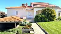 Istra,Umag okolica-Stan u prizemlju s vrtom,garažom i konobom