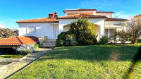 Istra,Umag-Samostojeća kuća s 2 stana i velikom okućnicom