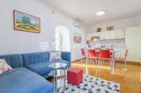 Istra, Umag, šarmantan trosobni stan na Punti 50 m² u blizini atraktiv