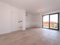 ISTRA, Umag - stan sa prostranom lođom (9,77 m²), 1. kat, LIFT!