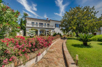 Istra, Umag - unikatna  villa NKP 400 m2 na svega 30 m od mora