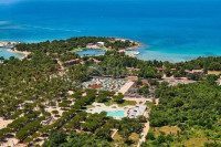 ISTRA, UMAG - Zemljišta stambene namjene i zone T2, 500 m od mora