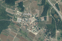 Istra, Višnjan, Građevinsko zemljište 733 m² s panoramskim pogledom na